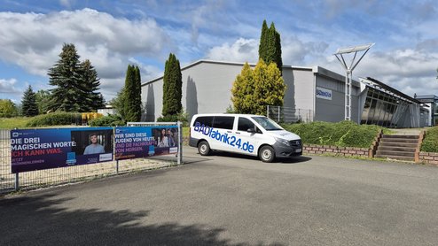 Fassadenbanner Bundeskampagne BADfabrik24 GmbH Meiningen Fassadenbanner Ausbildungskampagne Badfabrik24 Meiningen