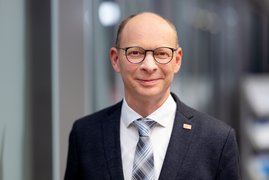 Torsten Herrmann, Präsident der IHK Südthüringen Porträt des Präsidenten der IHK Südthüringen Torsten Herrmann